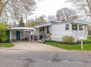 36 Parkway Dr #36, Olmsted Falls, OH 44138