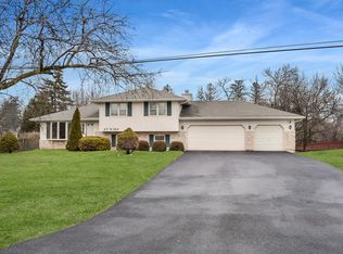 27W164 Hoy Rd, Warrenville, IL 60555