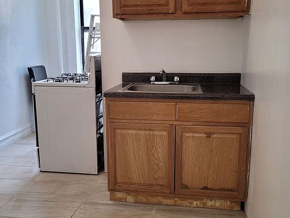 5th image of 3177 Villa Ave #1E