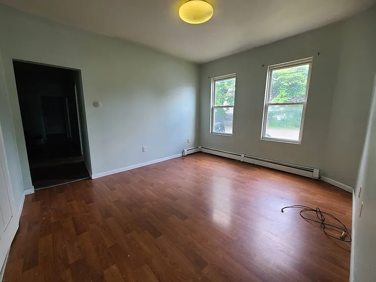 90 Chadwick Ave — Photo 7