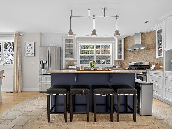 5th image of 319 Chemainus Rd