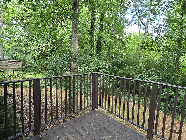 404 Hemlock Dr — Photo 12