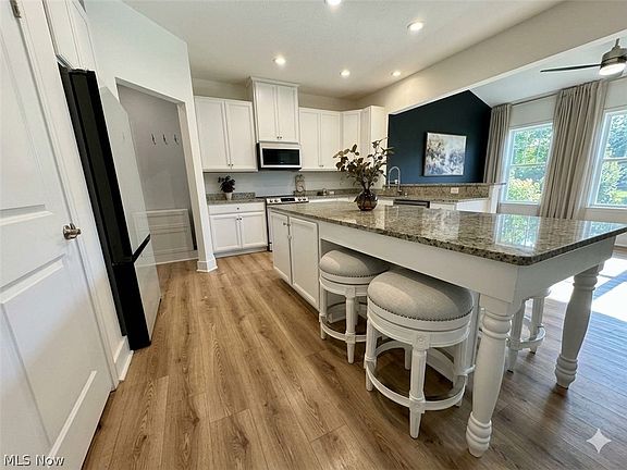 5th image of 3241 Boettler St NE