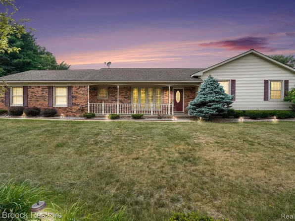 1872 Sherlynn Dr, Brighton, MI 48114