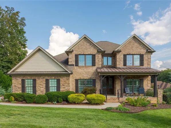 207 Pinnacle Dr, High Point, NC 27265