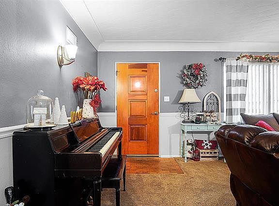 5th image of 2564 Waterman Ave