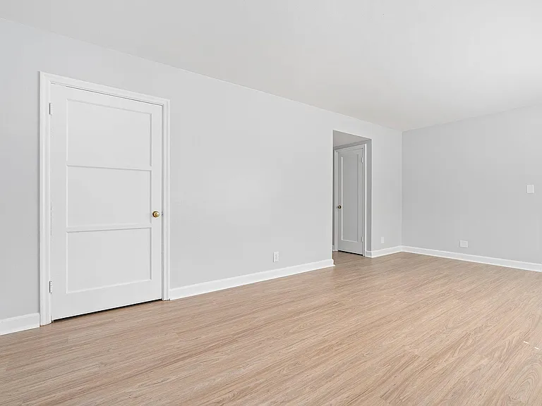 Lawton Apartments — Photo 6