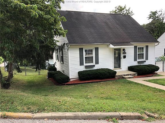 3rd image of 1301 Woodland Dr