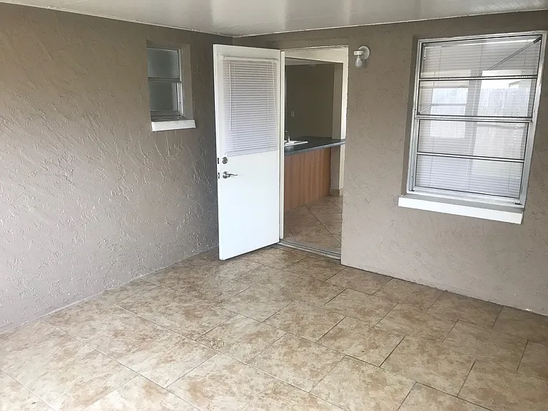 5906 Elkhorn Blvd — Photo 10