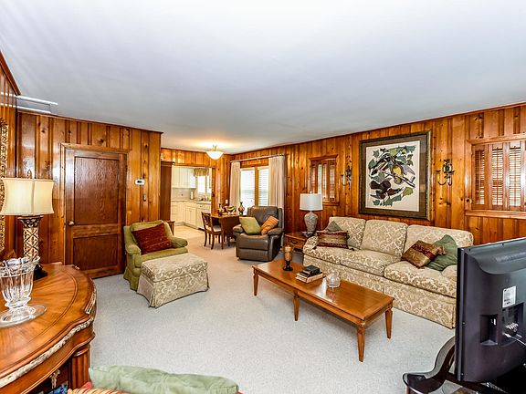 5th image of 3917 NE Valley View Dr