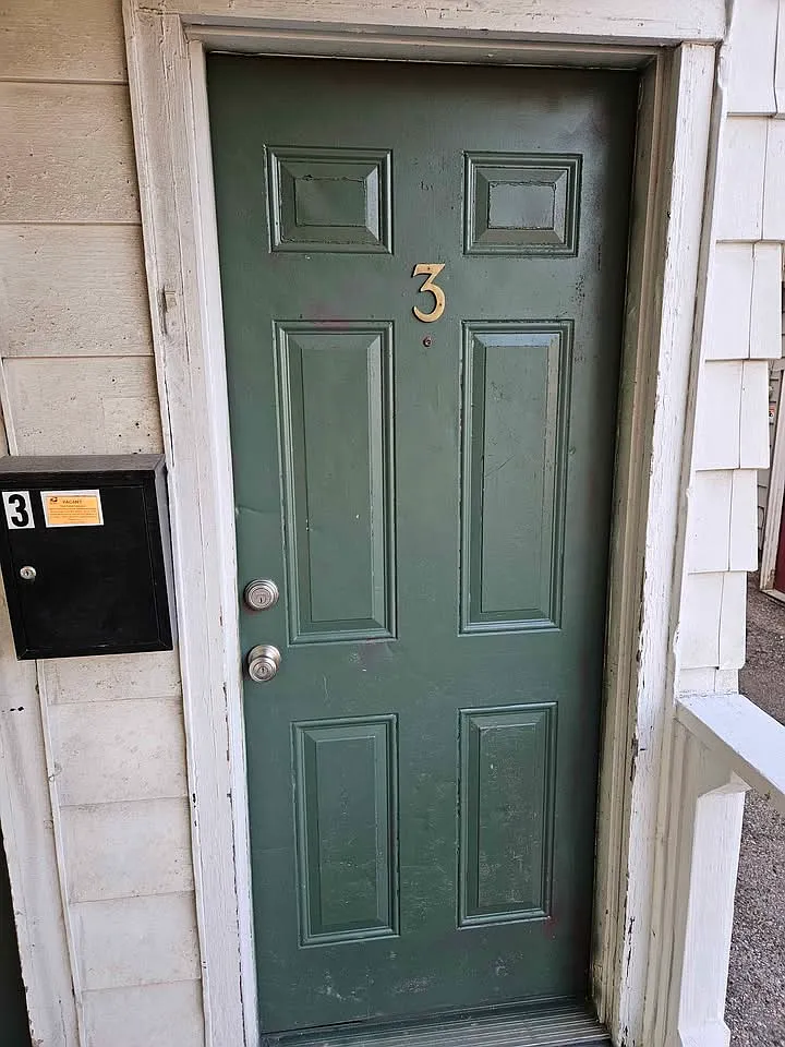 412 West Saginaw Street - 3 — Photo 2