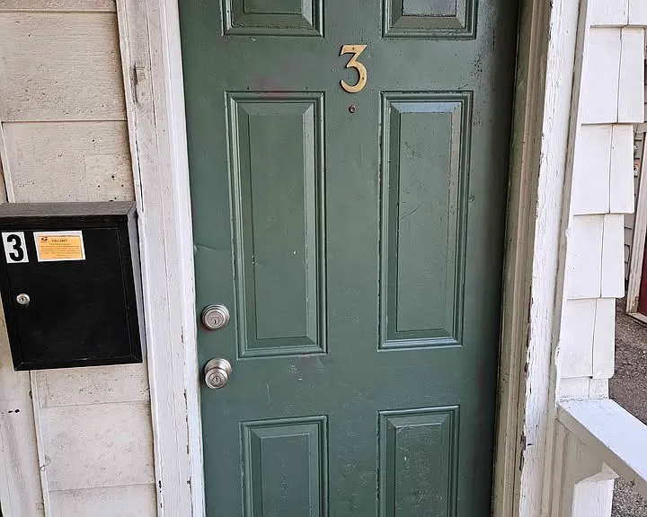 412 W Saginaw St #3 — Photo 2