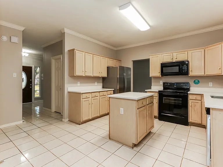 18622 Sandelford Dr — Photo 8