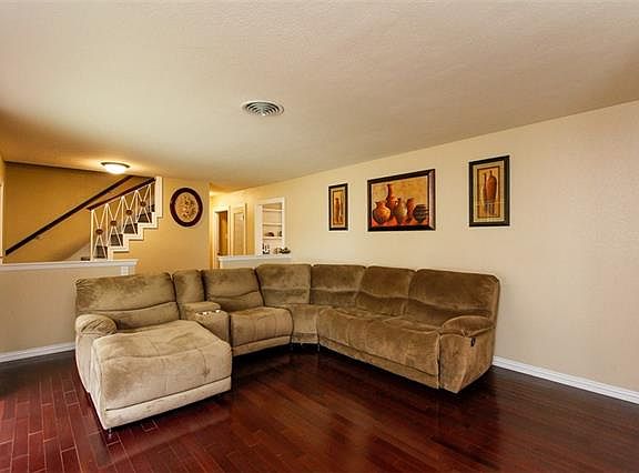 4th image of 2424 Whitewood Dr