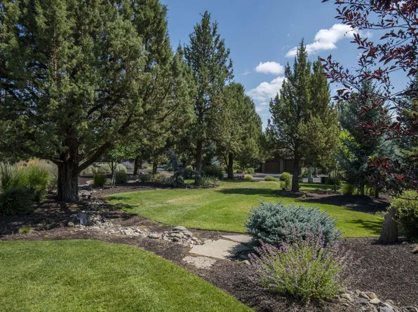 285 Vista Rim Dr, Redmond, OR 97756