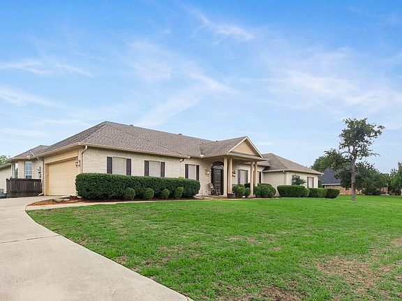 2nd image of 1310 Red Oak Cir