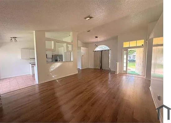 3 bed, 1435 sqft, $2,800 — Photo 2