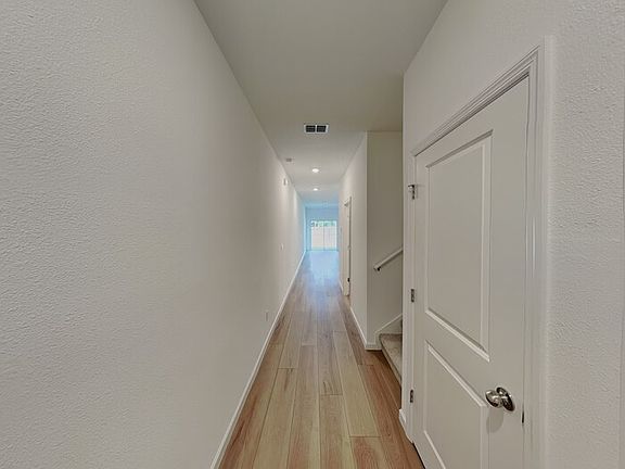 5th image of 594 Holly Lakes Dr