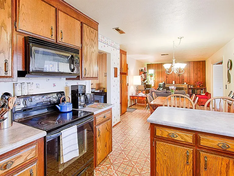 7899 Beverly Dr — Photo 4