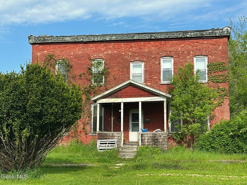3rd image of 33 River Road