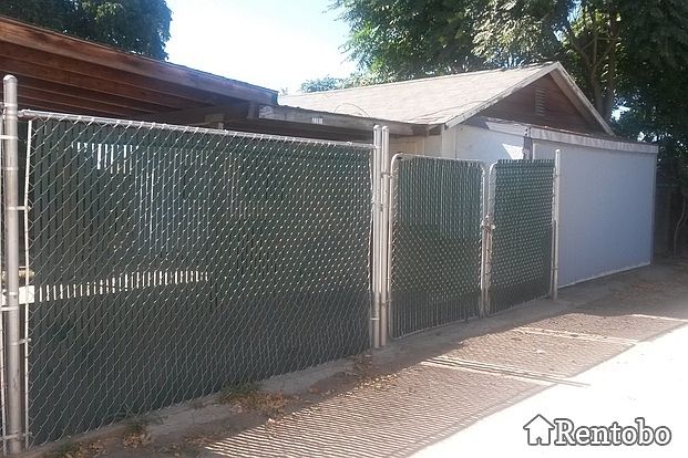 2nd image of 2311 Magnolia St APT B