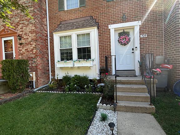 2nd image of 709 Clifton Ter