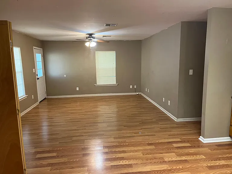 1721 W University Ave — Photo 8
