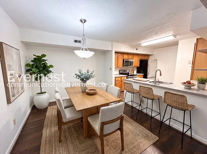 3 bed, 2.0 bath, 1538 sqft, $1,900 — Photo 3