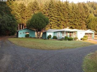 881 Avenue H, Powers, OR
