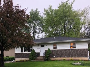 18202 W Valley Dr, Grayslake, IL 60030