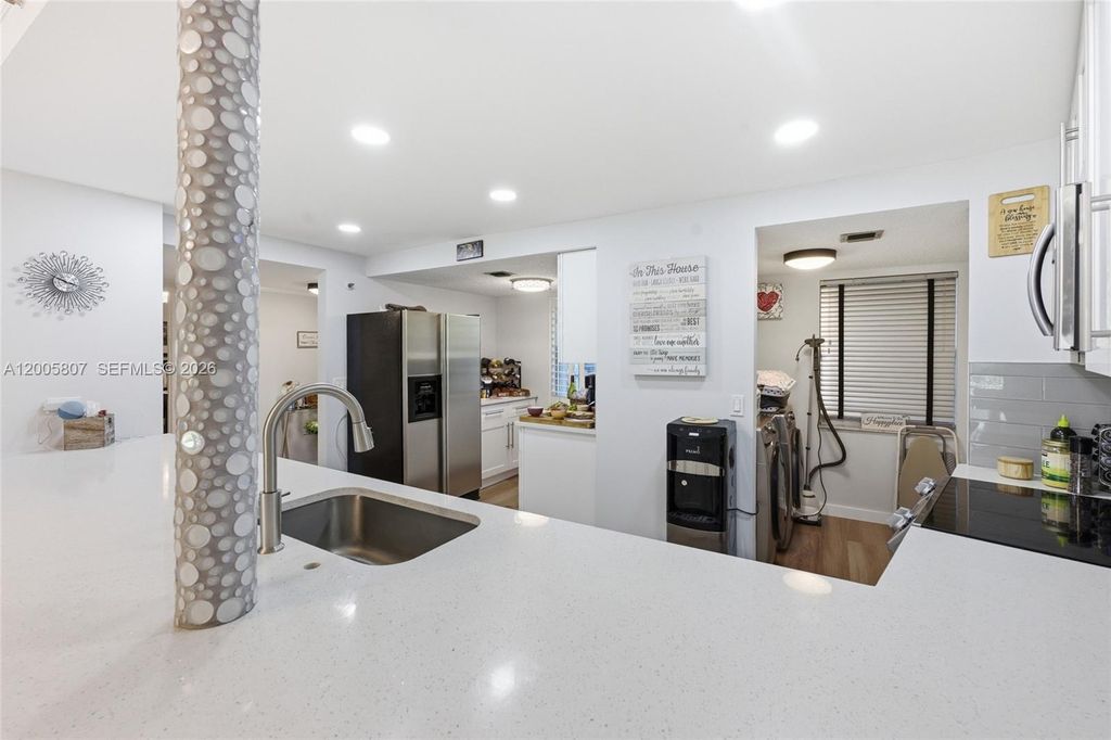 625 Oaks Dr APT 304, photo 6
