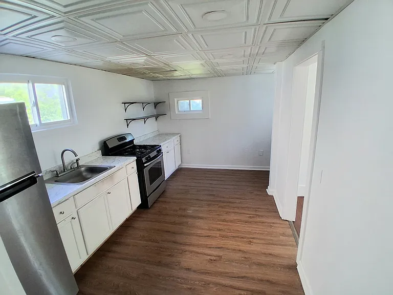 400 Selye Ter — Photo 8