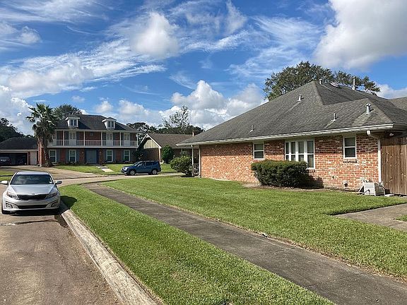 3rd image of 3950 Mimosa Dr