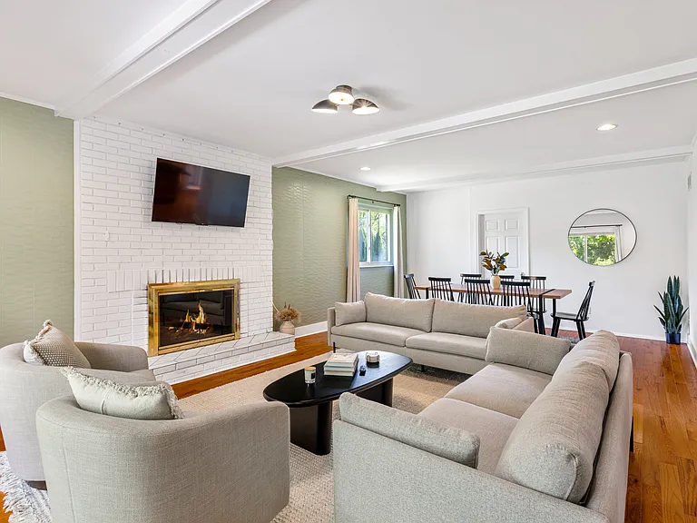 2140 Adrienne Dr — Photo 12