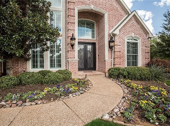 4th image of 1209 Strathmore Dr