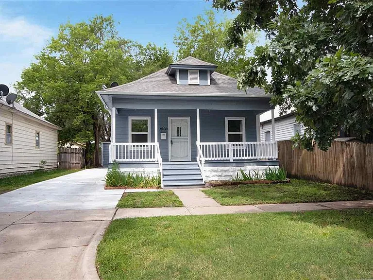 1903 N Jackson Ave — Photo 4