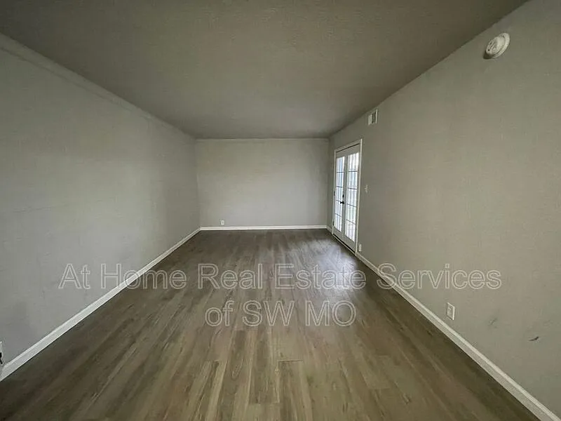1 bed, 1.0 bath, $700 — Photo 2