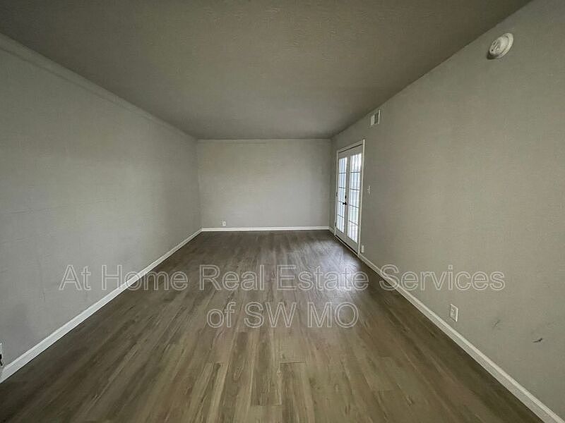 2nd image of 930 S Campbell P12 Plz #12