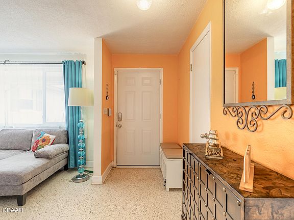 3rd image of 3011 N Oleander Ave