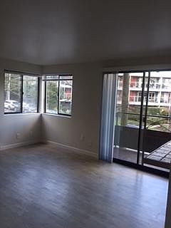 5th image of 1721 Taylor Ave N #1