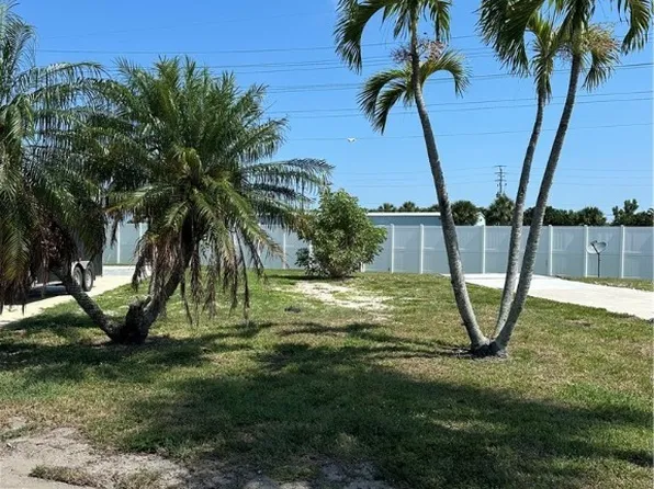 11210 Bayside Ln, Fort Myers Beach, FL 33931