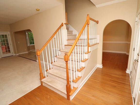 3rd image of 36 W Trafalgar Ct
