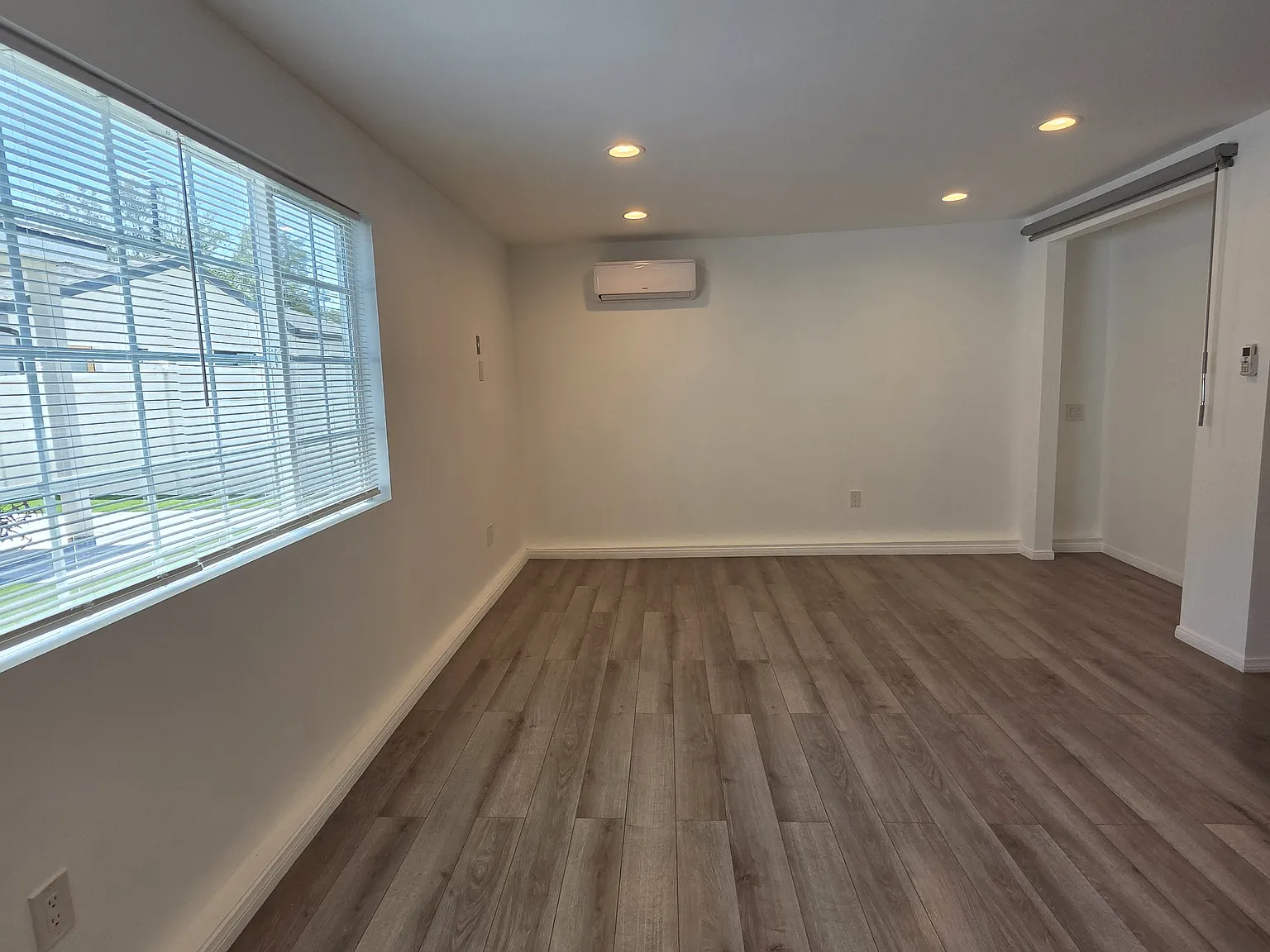 Studio, 455 sqft, $1,900 — Photo 4