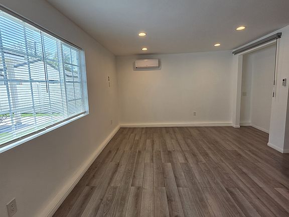 4th image of 7224 Maynard Ave