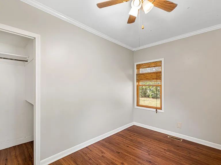 102 E Academy Ave — Photo 16