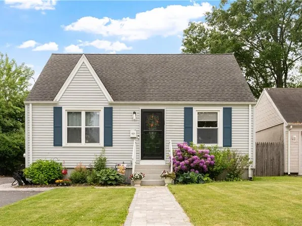 162 Thatcher St, Rumford, RI 02916
