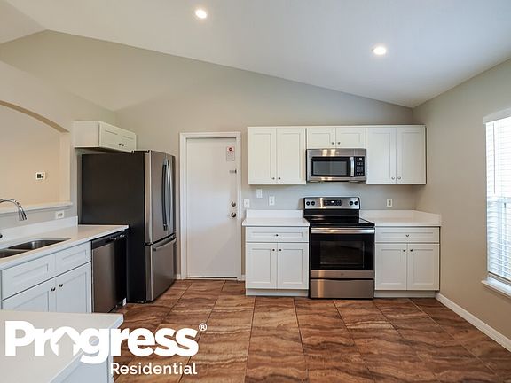 5th image of 907 Cannes Dr
