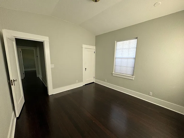 498 Johnston St — Photo 22