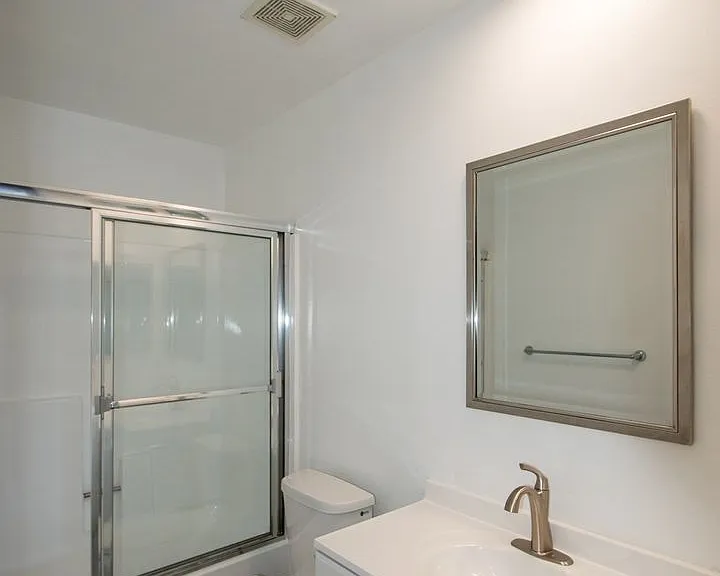15128-44 Burbank Blvd — Photo 42