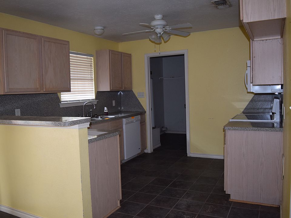1st image of 21450 Circle Dr